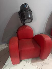 Poltrone di design rosse con casco parrucchiera