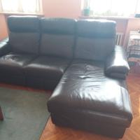 Divano 2 posti con  chaiselongue laterale in pelle