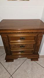 Comodino in legno pieno laccato 