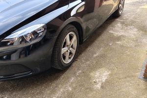 Volvo V40 D2 del 2013 nera.