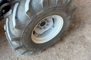 Pneumatici Anteriori tarttore  T-452 – 300/80-15.3