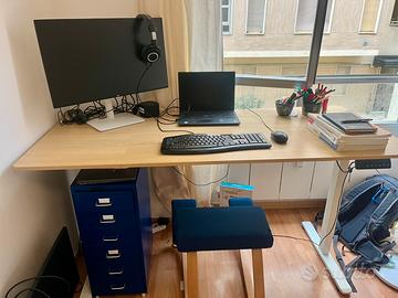 Scrivania regolabile - standing desk