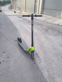 Monopattino elettrico argento