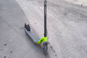 Monopattino elettrico argento