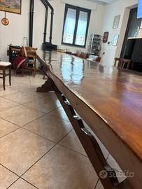 Tavolo  ,puro  tronco  ,  legno tagliato a mano