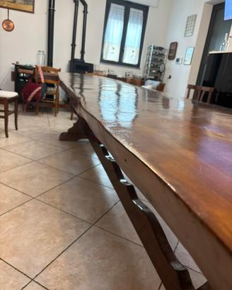 Tavolo  ,puro  tronco  ,  legno tagliato a mano