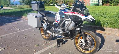 MOTO PERFETTA 29000 KM. ANNO 2021    
