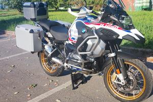 MOTO PERFETTA 29000 KM. ANNO 2021    