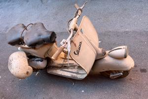 Vespa faro basso conservata