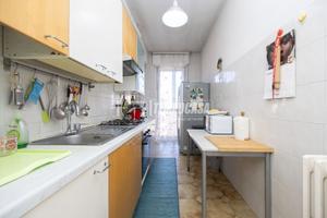 5 LOCALI SU UNICO LIVELLO - MM2 VILLA POMPEA