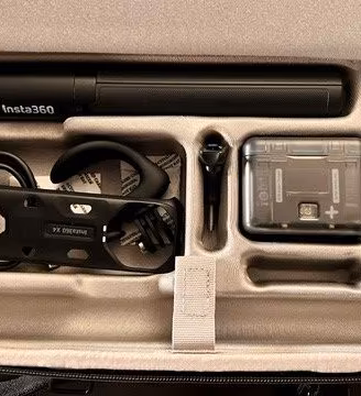 INSTA360 X4 + ACCESSORI ORIGINALI INSTA360.