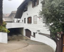 Garage oppure magaz, 4m di altezza . Via scena 90