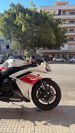 YAMAHA R1