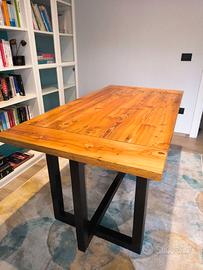 Tavolo in legno massello fatto a mano