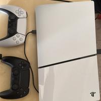 PlayStation 5 digitale con due controller