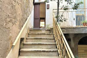 3 LOCALI A ISCHIA DI CASTRO