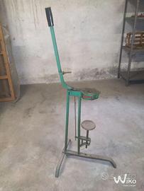 tappatrice per tappi in sughero