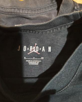 varie magliette estive di varie firme.