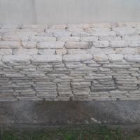 Mattonelle in marmo modellate con tagli a mano