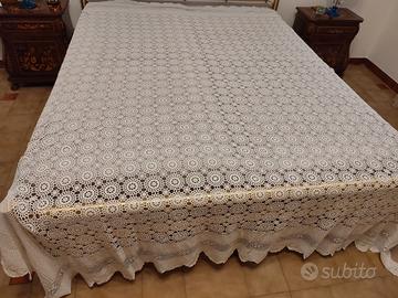 Copriletto uncinetto vintage bianco