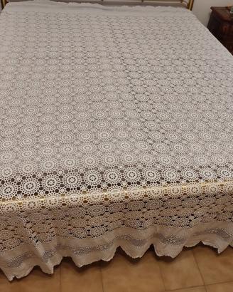 Copriletto uncinetto vintage bianco