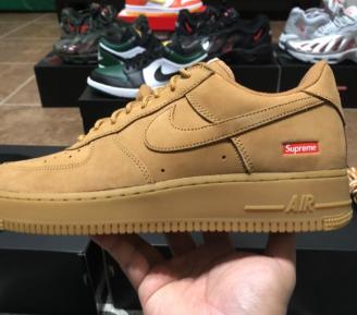 Supreme x NK Air Force 1 color grano, taglia 40.5