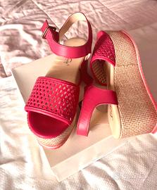 Sandali estivi con zeppa