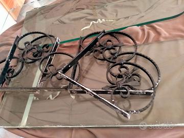 Mensole in vetro con supporti in ferro battuto