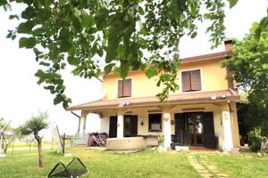 VILLA SINGOLA IMMERSA NELLA NATURA: TRICAMERE, ...