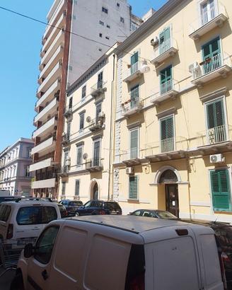 TARANTO-Via R.Marghetita ampio appartamento
