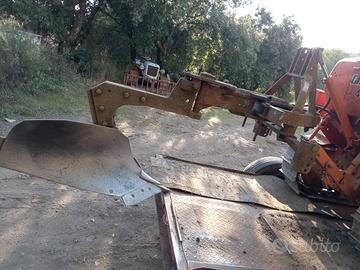 Aratro mono vomero fuori solco