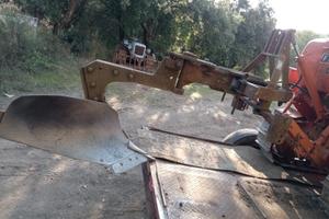 Aratro mono vomero fuori solco