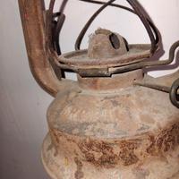 Antica lampada a petrolio