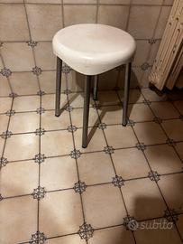 Sgabello bagno