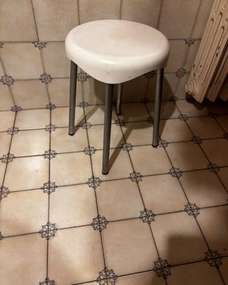 Sgabello bagno