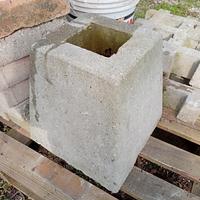 coppia di plinti in cemento