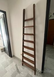 Scala in legno antico da arredamento