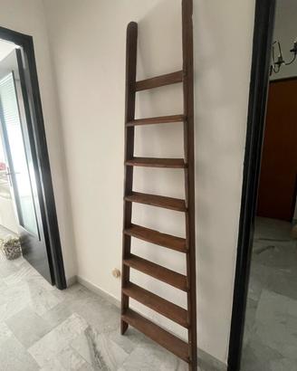 Scala in legno antico da arredamento