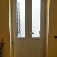 Porta finestra pvc e persiana in alluminio e zanza