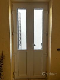 Porta finestra pvc e persiana in alluminio e zanza