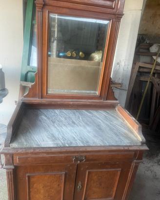 Toletta e mobiile bagno antichi