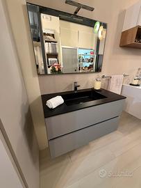 Bagno moderno di esposizione