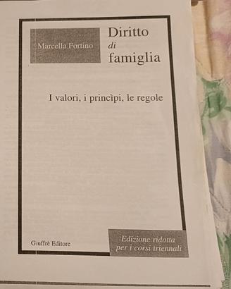 vari libri di diritto 