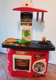 Cucina giocattolo con accessori
