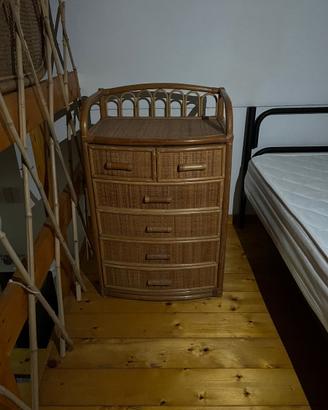 Cassettiera in rattan e vimini
