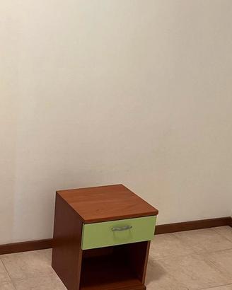 comodino cameretta