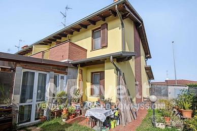 Villa di 130 m² con 4 locali e box auto a Zerbolò