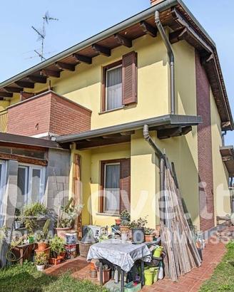 Villa di 130 m² con 4 locali e box auto a Zerbolò