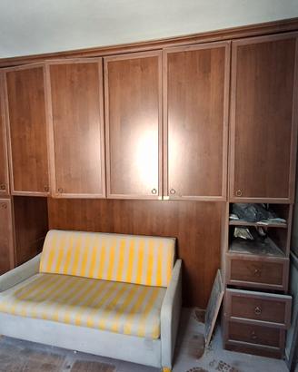 Mobile a ponte e divano letto