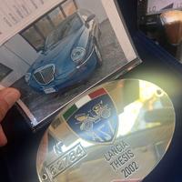 LANCIA THESIS 3.0 v6 Emblema automatico TARGA ORO